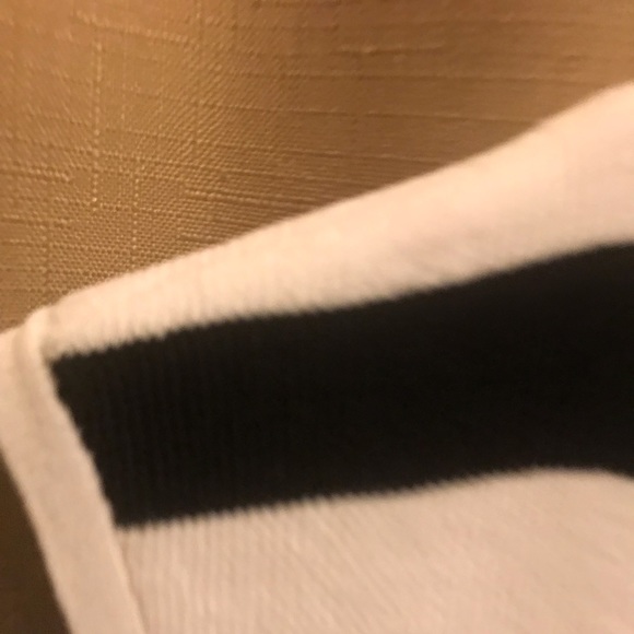 Worthington L B&W stripe sleek V-neck top - Picture 3 of 7